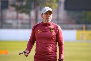 沪媒：国足将回归双后腰；久帅训练布置比伊万相对更详细和清晰